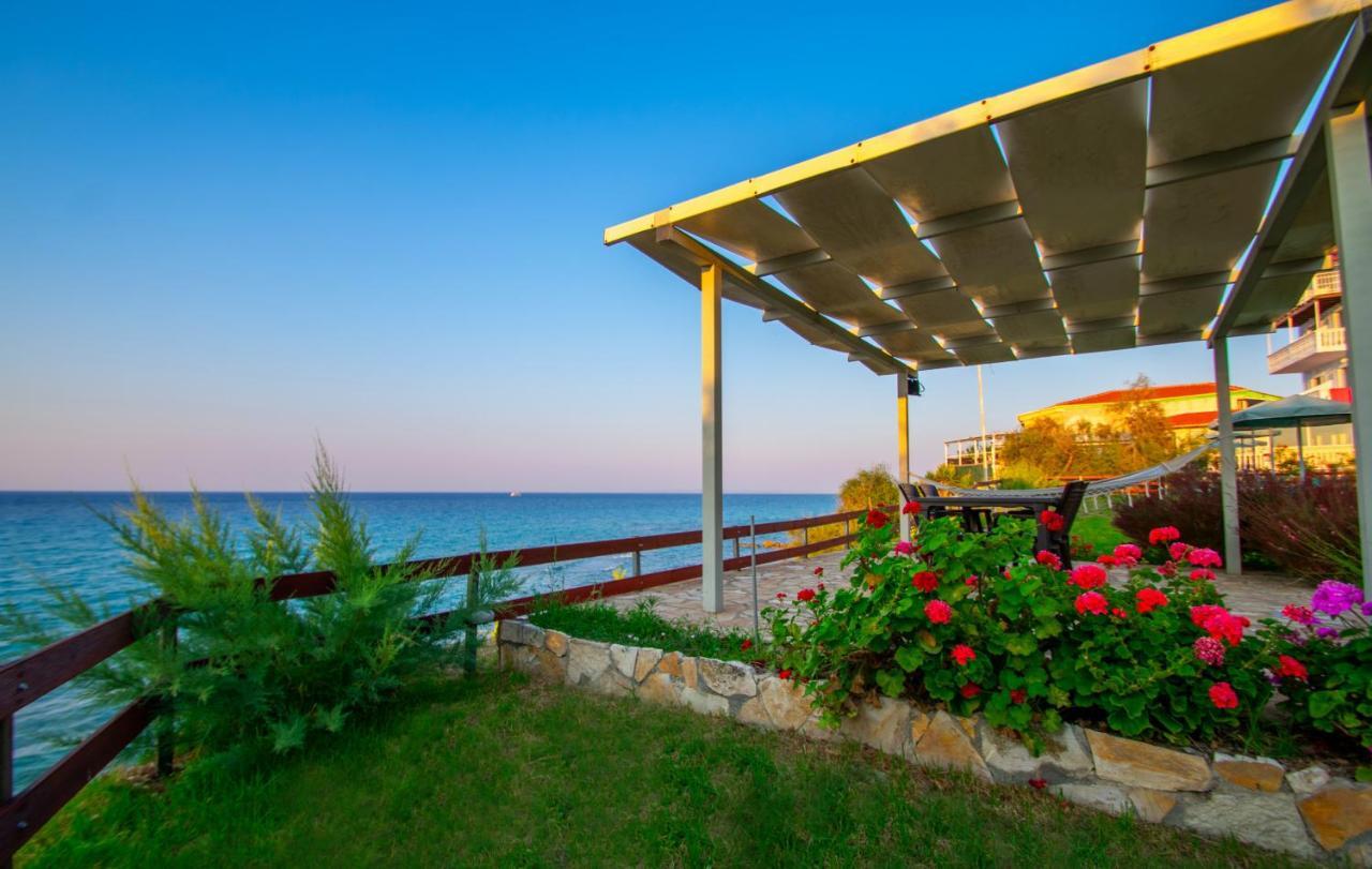 Baywatch Apartments On The Beach By "Elite" Amoudi Exterior photo