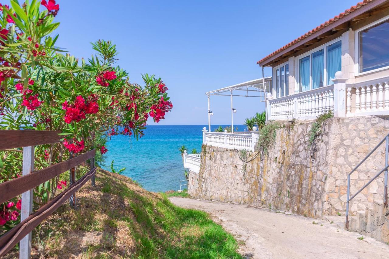 Baywatch Apartments On The Beach By "Elite" Amoudi Exterior photo