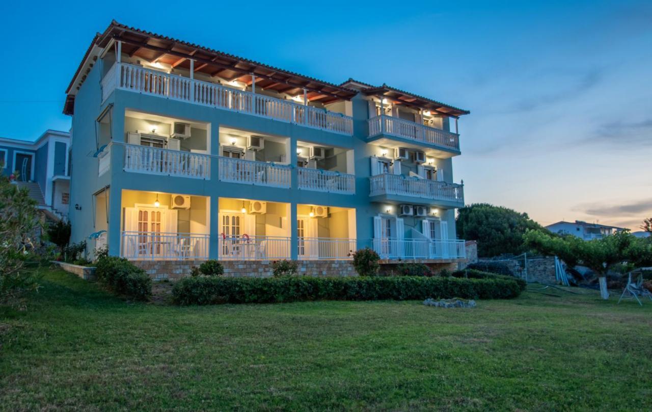 Baywatch Apartments On The Beach By "Elite" Amoudi Exterior photo